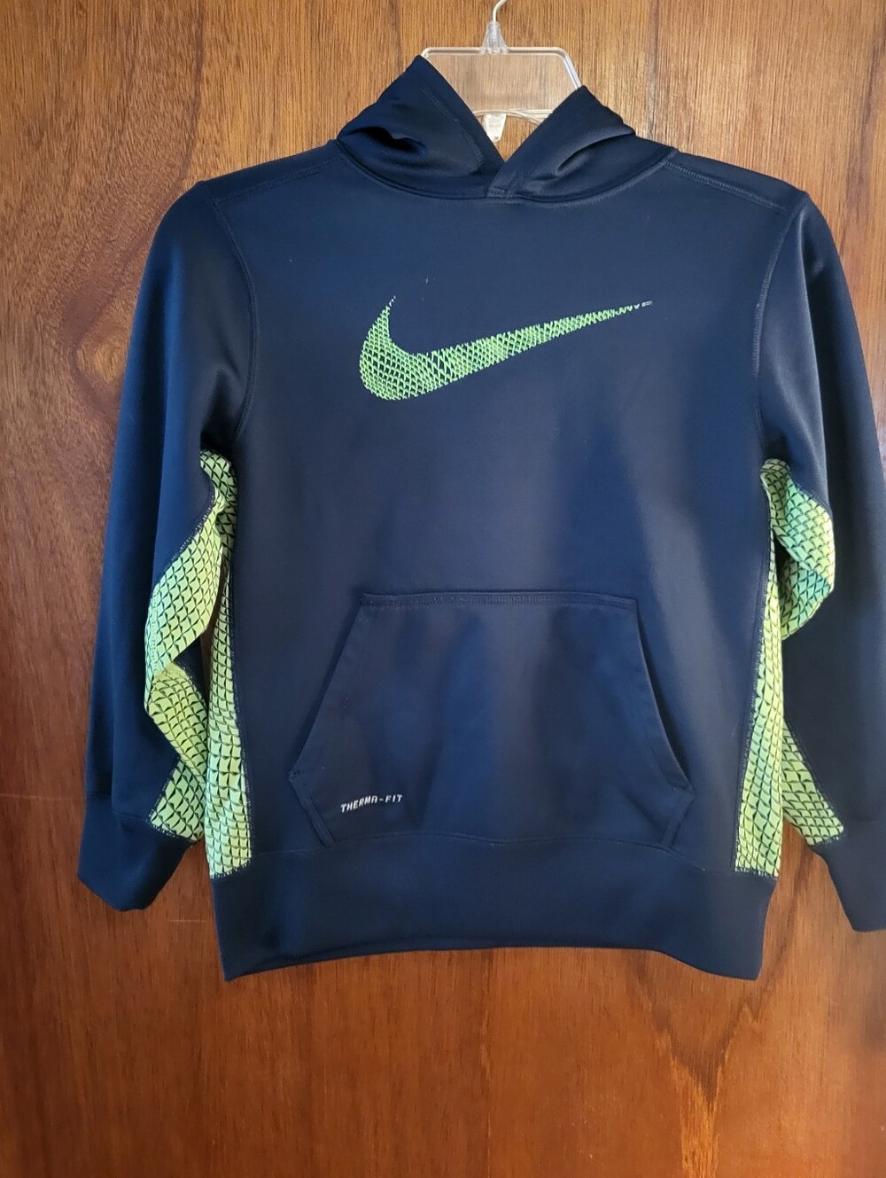 Youth NIKE Therma Fit Boys Sweatshirt Hoodie Size Medium Blue W/ Neon Green